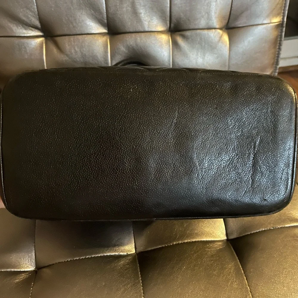 ‼️FINAL PRICE DROP‼️VINTAGE CHANEL MEDALLION TOTE BAG - Picture 8 of 17